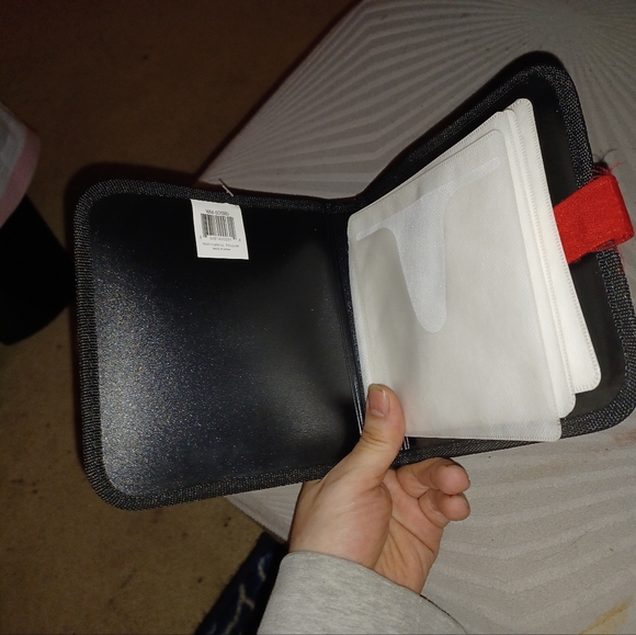 CD/DVD Holder ~ Nylon ~ 12 Disc Capacity ~ Classic Wallet ~ Black & Red - Picture 3 of 4